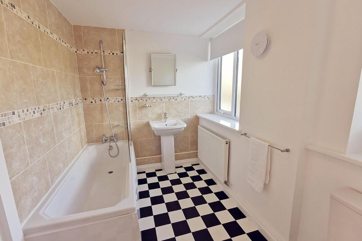 Cae Grugog Cottage-3 Bed-Sleeps 6-Ground Floor Bathroom Trearddur Exterior photo